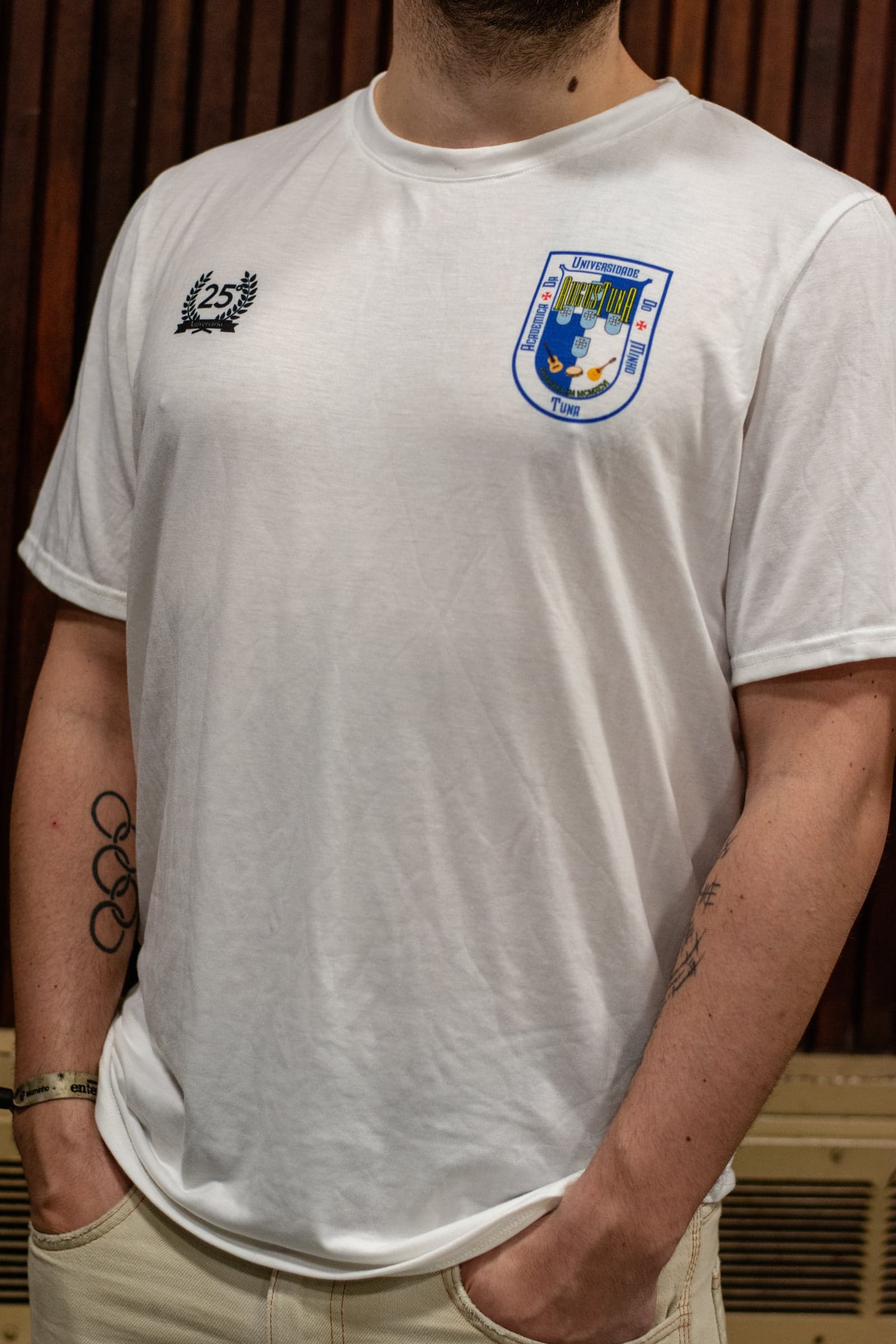 T-Shirt Branca Augustuna – 1